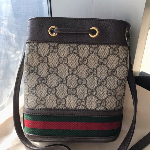 Exquisitely compact chain bag